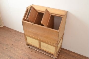 昭和レトロ　ナラ材　アイディア次第でディスプレイが楽しめる!乾物屋さんで使われていた仕切り付きのショーケース(ガラスケース、陳列棚、マス目)(R-047960)